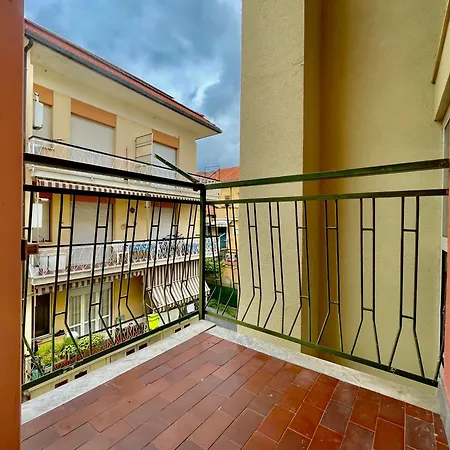 Finalborgo Two Flat With Terrace And Free Parking アパート